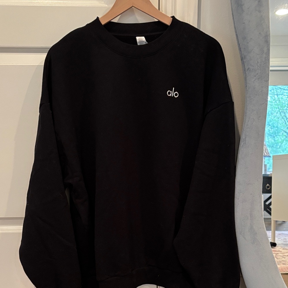 ALO Yoga Women’s Black Crewneck Sweatshirt with White Logo. Size L